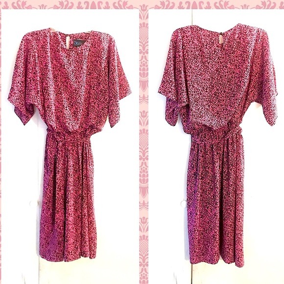 🎊Host Pick📿VOGUE Runway Pink:Black Speckled Kimono Sleeves Midi Runway Dress - Picture 4 of 16